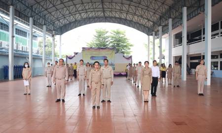 ร่วมกิจกรรมเขตพื้นที่การศึกษาสุจริต เข้าแถวเคารพธงชาติ สวดมนต์ไหว้พระ