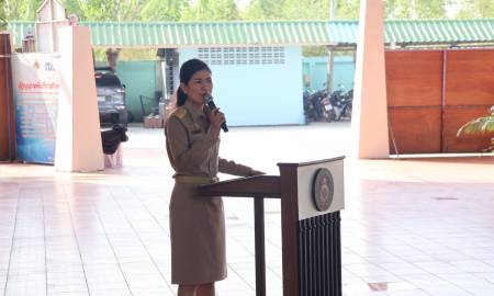 ร่วมกิจกรรมเขตพื้นที่การศึกษาสุจริต  เข้าแถวเคารพธงชาติ  สวดมนต์ไหว้พระ