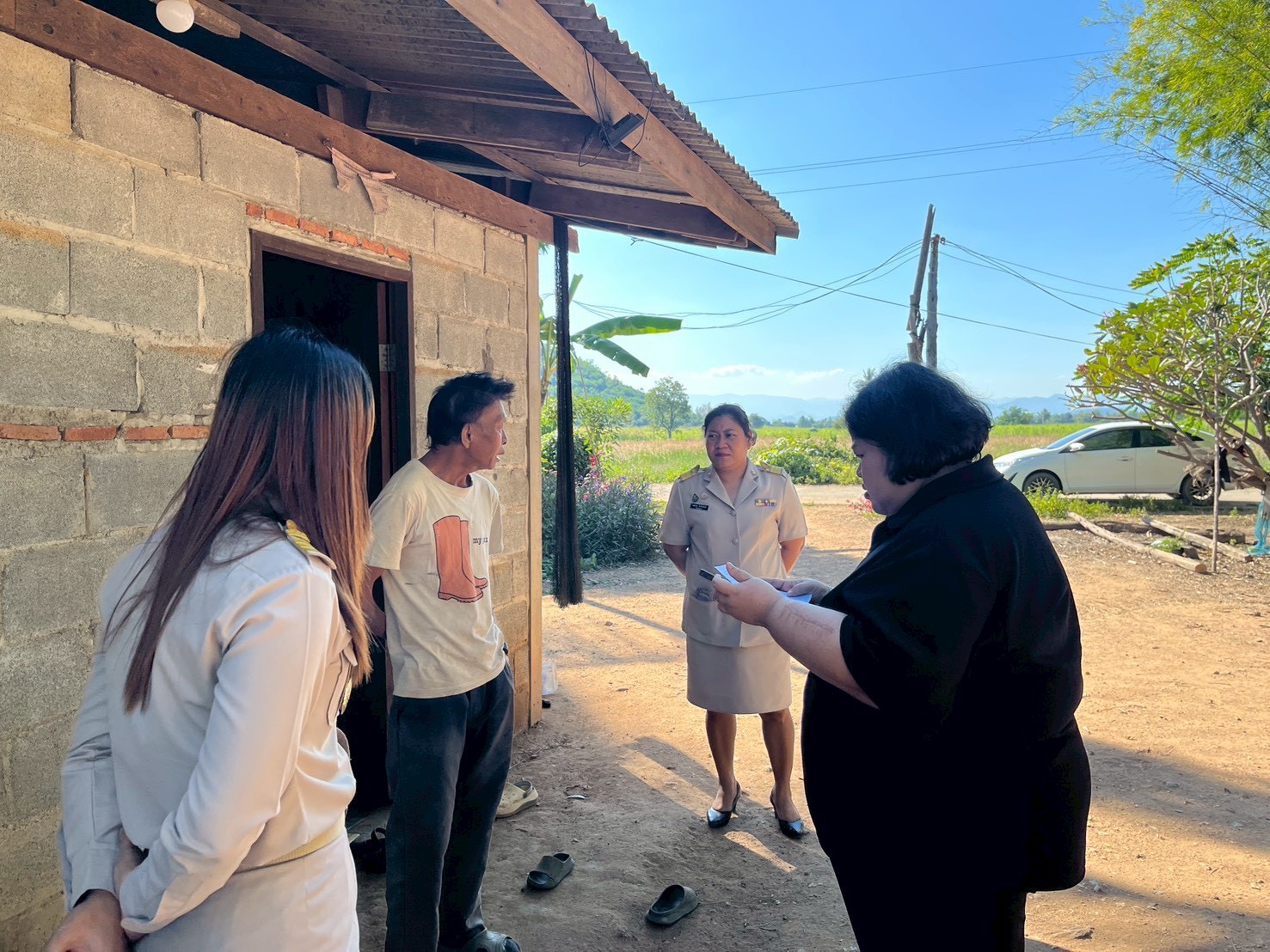 ลงพื้นที่ติดตามช่วยเหลือเด็กนักเรียน 2.12.68.4