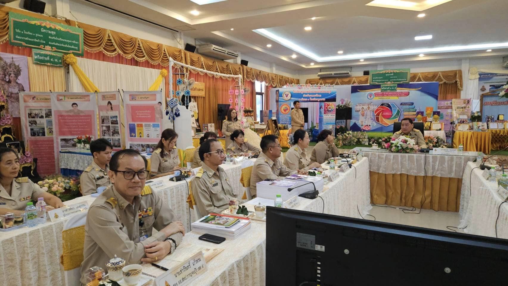 การประเมินสัมฤทธิผลการปฏิบัติในหน้าที่เพื่อพัฒนาการศึกษา10.9.67.6