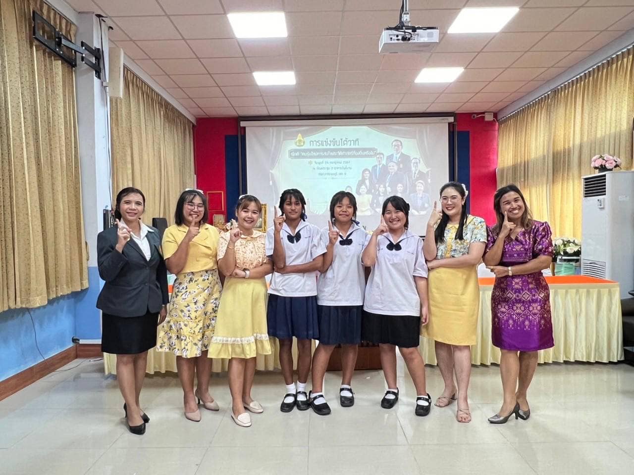 การแข่งขันโต้วาที ญัตติ คนรุ่นใหม่ควรสนใจประวัติศาสตร์หรือไม่24.7.67.7