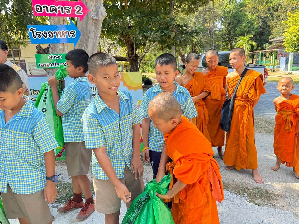 มอบสิ่งของสาธารณูปโภคแก่นักเรียน 6.12.67.4