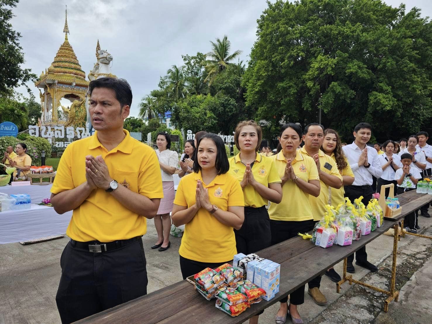 ร่วมพิธีทำบุญตักบาตรวันอาสาฬหบูชาและวันเข้าพรรษา 20.7.67.4
