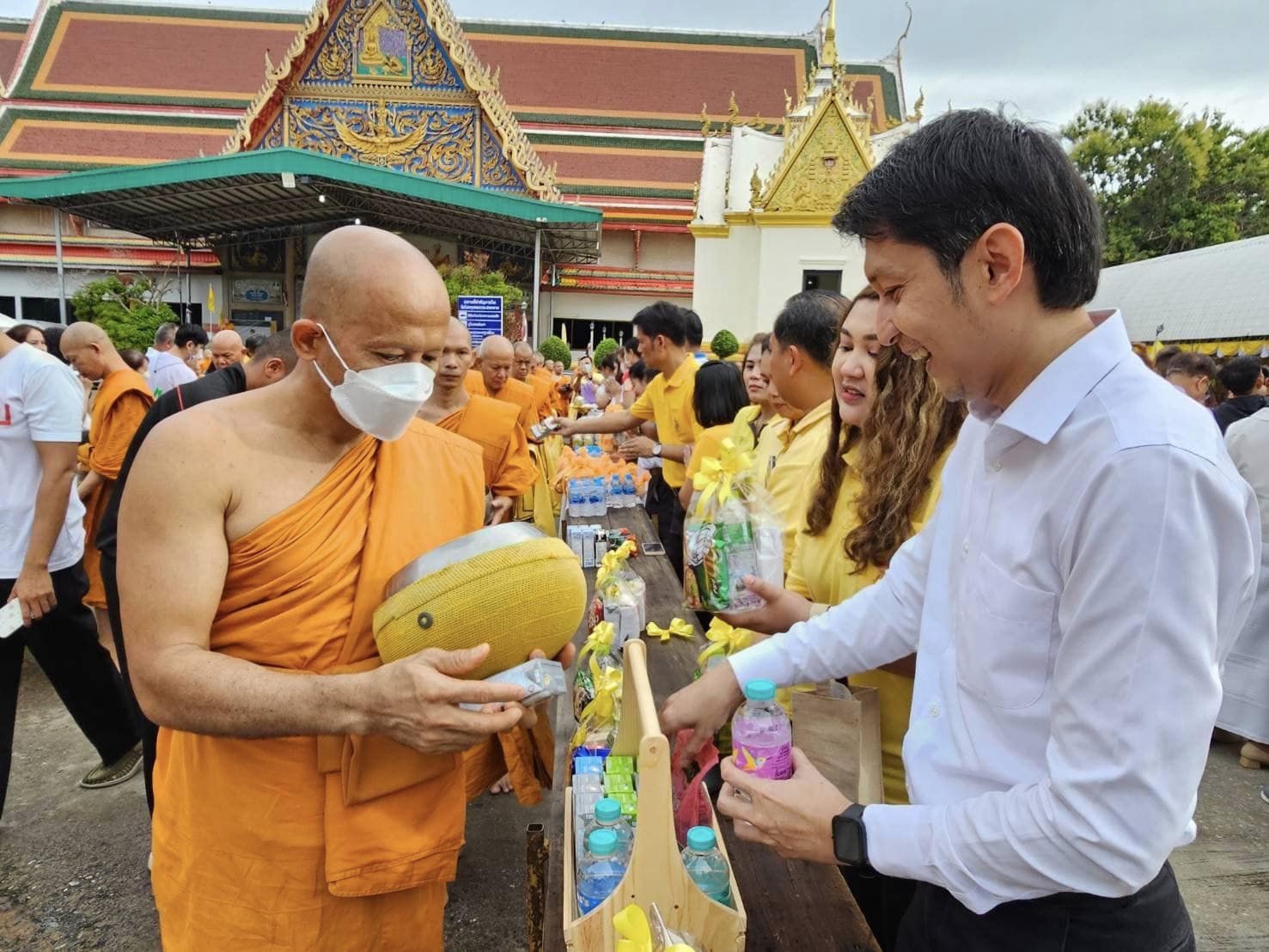 ร่วมพิธีทำบุญตักบาตรวันอาสาฬหบูชาและวันเข้าพรรษา 20.7.67.5