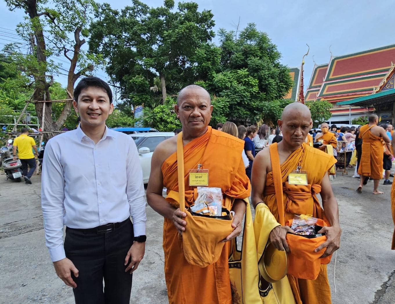 ร่วมพิธีทำบุญตักบาตรวันอาสาฬหบูชาและวันเข้าพรรษา 20.7.67.6