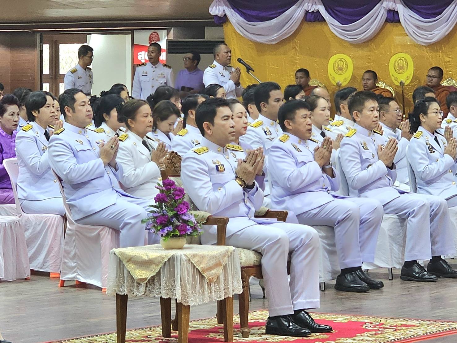 ร่วมพิธีเจริญพระพุทธมนต์และทำบุญตักบาตร 2.4.68.3