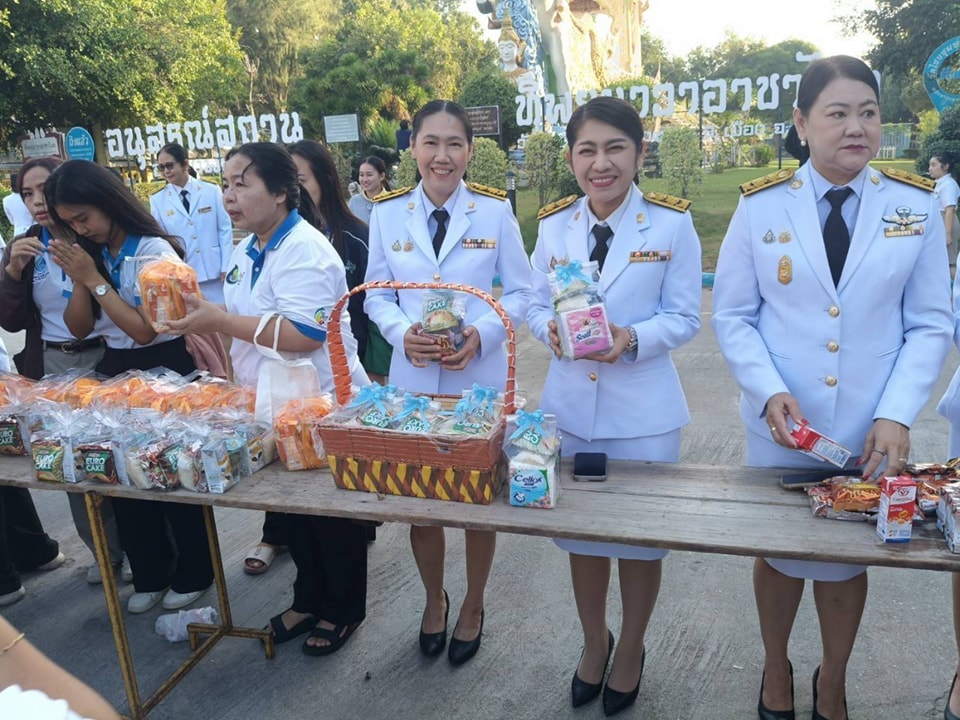เข้าร่วมพิธีทำบุญตักบาตร 7.12.67.4
