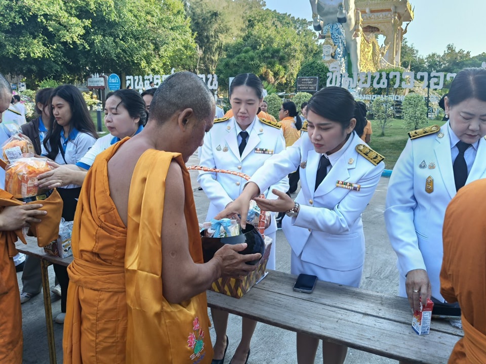 เข้าร่วมพิธีทำบุญตักบาตร 7.12.67.6