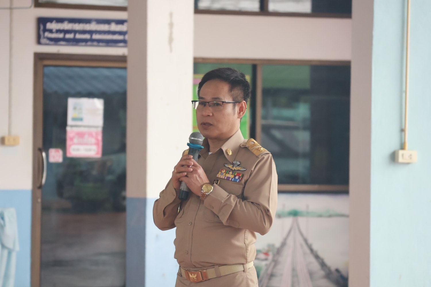 เข้าแถว031168 2