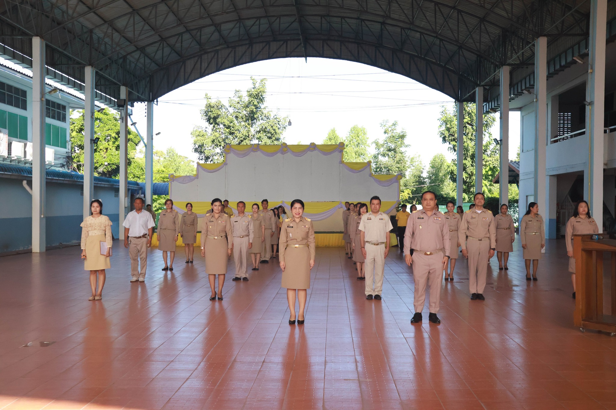 เข้าแถว 061068 1