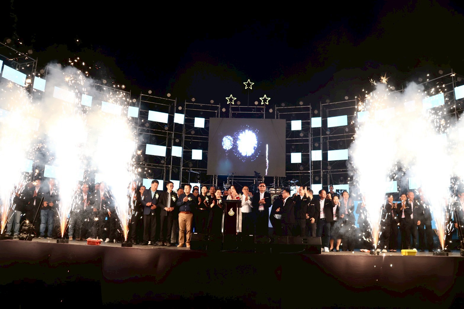 LINE ALBUM 27369 1 260328 17 0