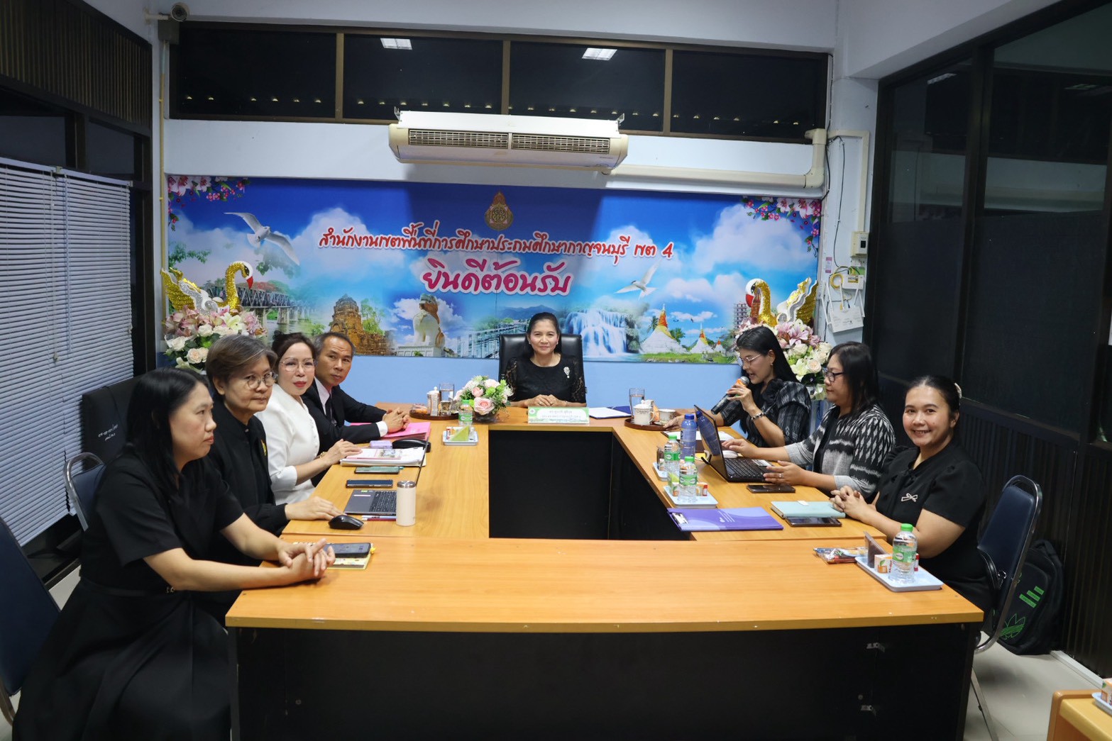 LINE ALBUM 8469 260408 34 0