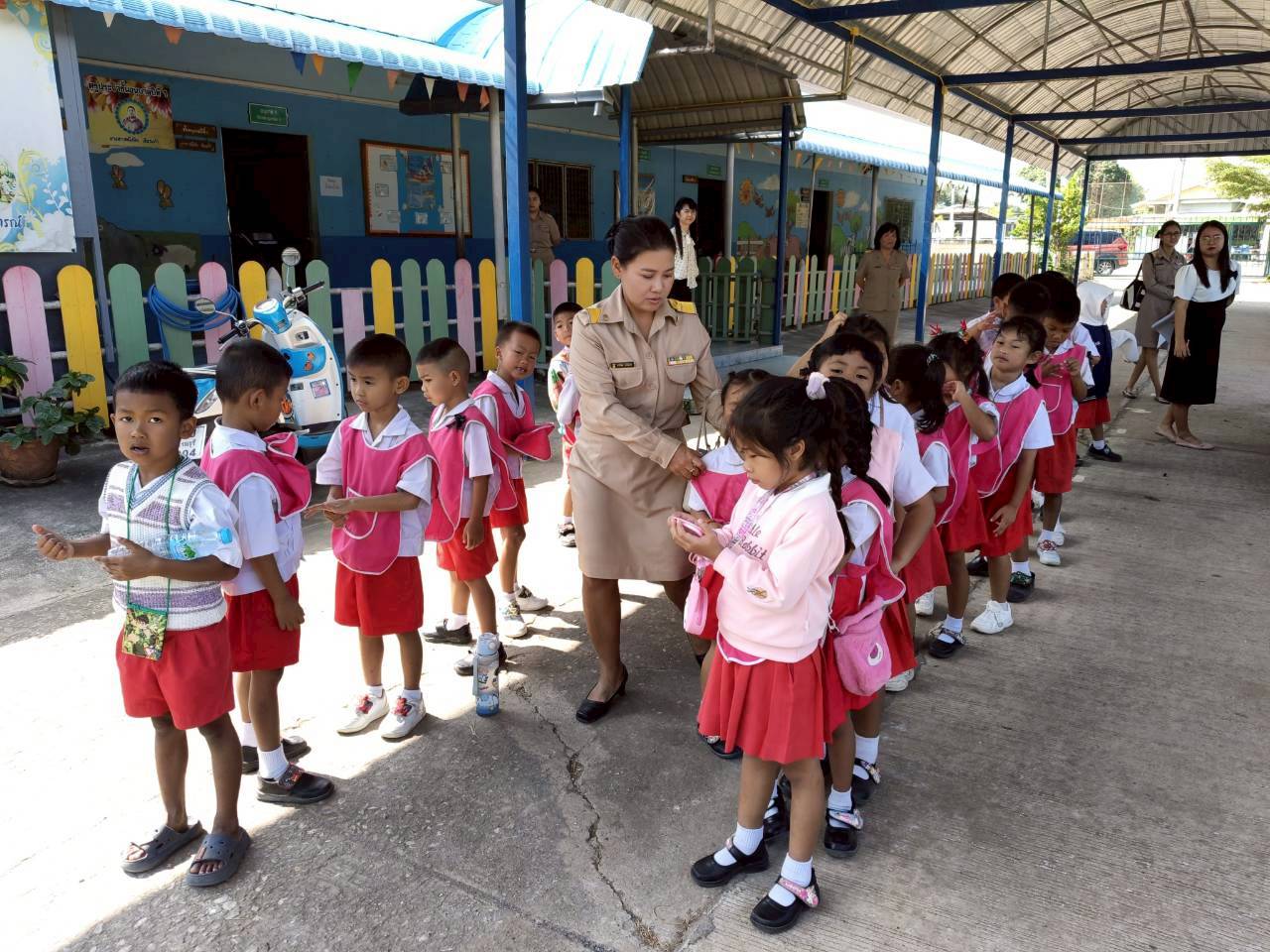 นิเทศครูผู้สอน ครูโมเดล EF 8.12.68.5